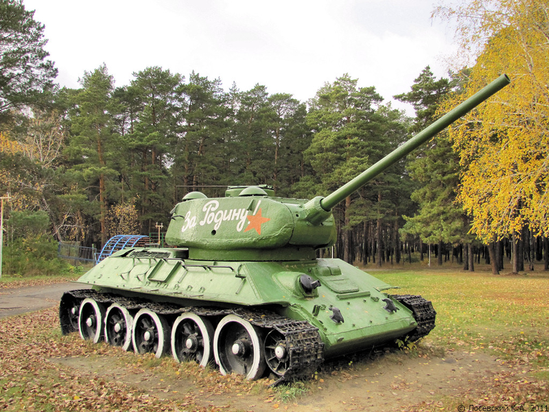 Illustration for article titled This Russian city uses old Soviet tanks as playgrounds
